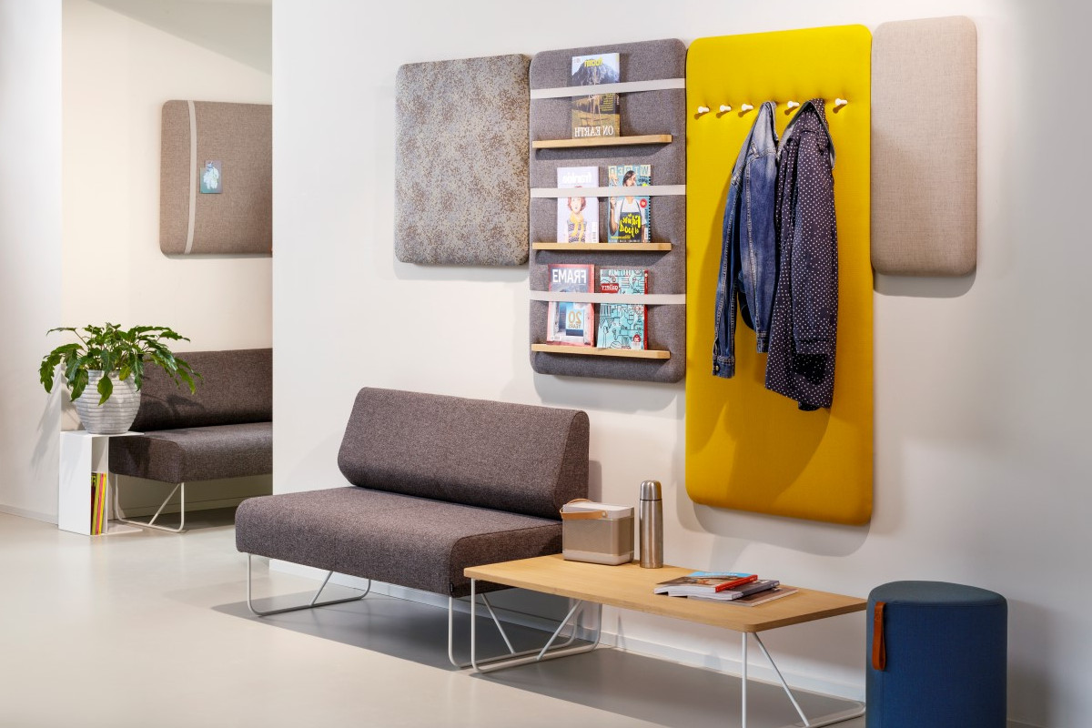 <h2>accessoire meubelen voor kantoor</h2><p>Van kapstokken tot whiteboards tot plantenbakken en elektronica, wij leveren diverse accessoire meubelen. Bekijk ons assortiment en bel ons voor hulp.</p>