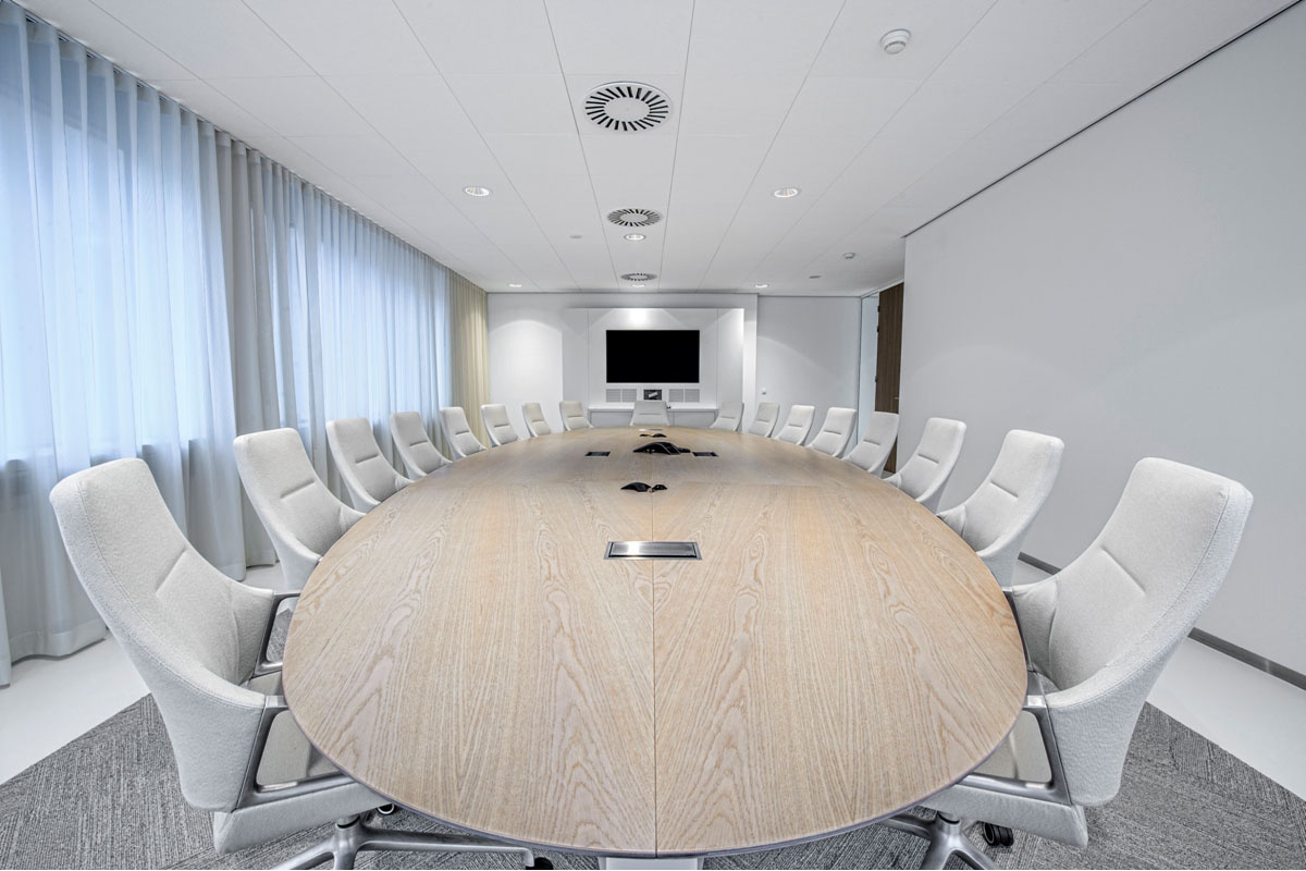 <h2>boardroomtafel ovaal</h2><p>Boardroomtafel van ovale vorm is een voorbeeld van de vele boardroomtafels die wij kunnen leveren. Brede collectie aan merken, luxe materialen.</p>